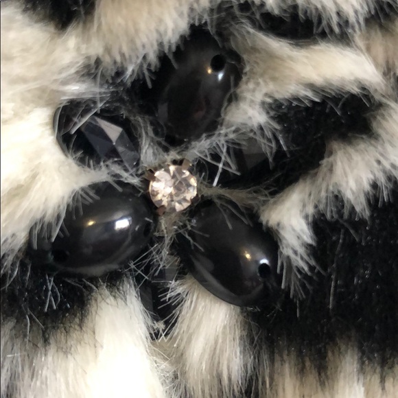 Faux Fur Vest with rhinestone flower details - Picture 7 of 7